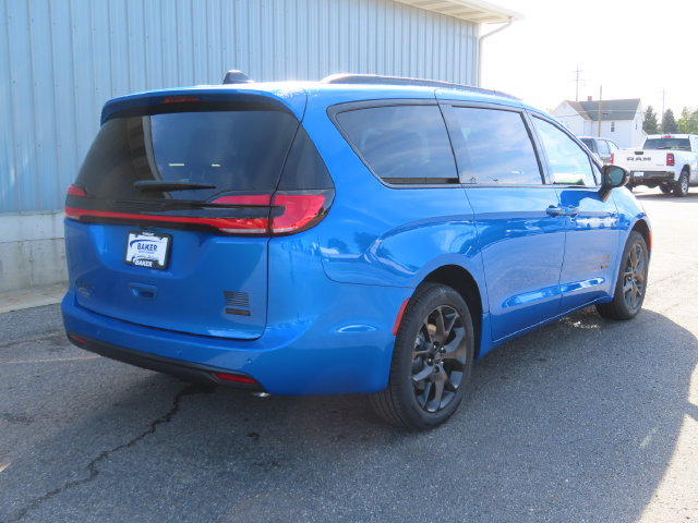 New 2027 Chrysler Pacifica Select AWD/4WD image 3