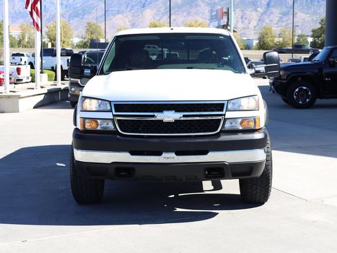 Used 2007 Chevrolet Silverado 2500 W/T w/ Heavy-Duty Power Package AWD/4WD image 9