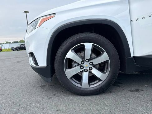 Used 2021 Chevrolet Traverse LT w/ LT Premium Package AWD/4WD image 46