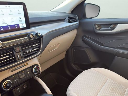 Used 2022 Ford Escape SE w/ SE Sport Appearance Package image 20