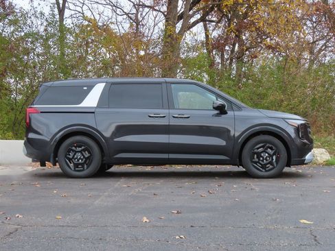 New 2026 Kia Carnival image 2