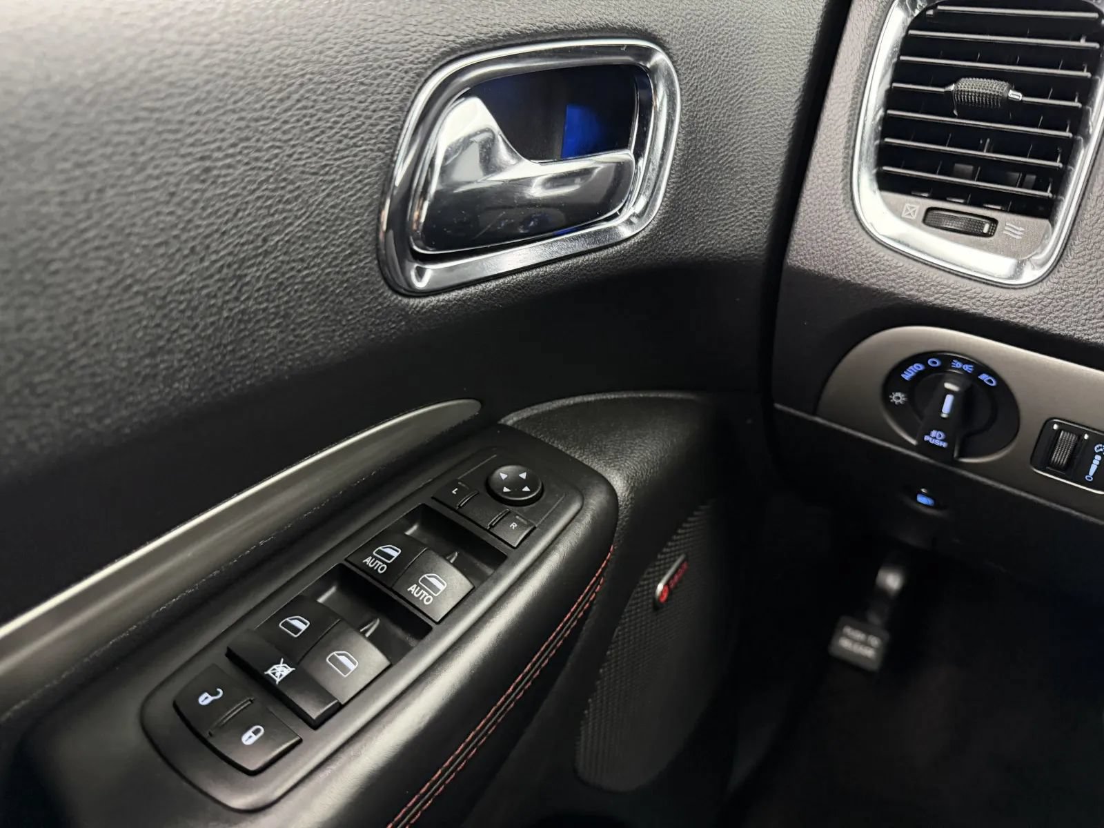 Used 2017 Dodge Durango R/T w/ Blacktop Package AWD/4WD image 7