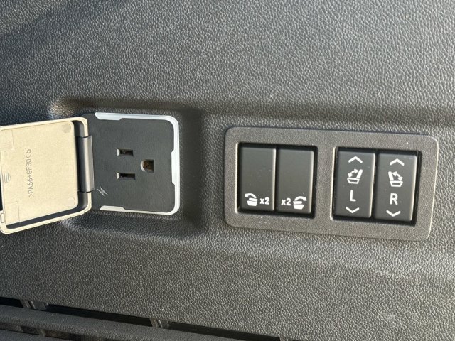 Used 2024 GMC Yukon Denali Ultimate AWD/4WD image 14
