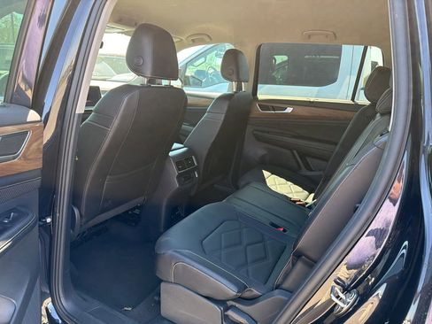 Used 2025 Volkswagen Atlas SE image 11