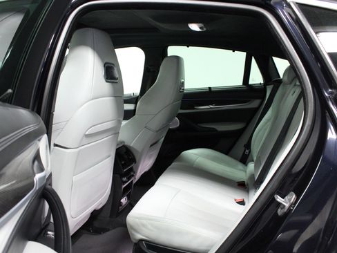 Used 2015 BMW X6 M image 13