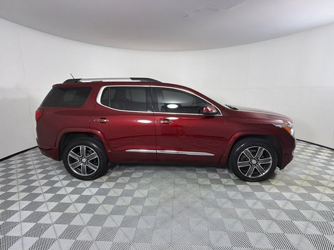 Used 2017 GMC Acadia Denali w/ Technology Package FWD image 4