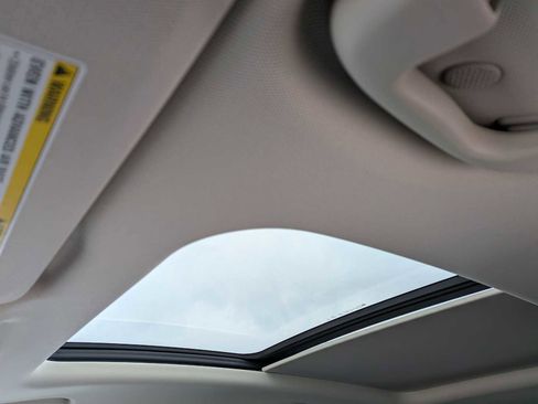 Used 2021 Buick Envision Essence w/ Technology Package I image 19