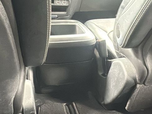 Used 2025 Chrysler Pacifica Select image 39