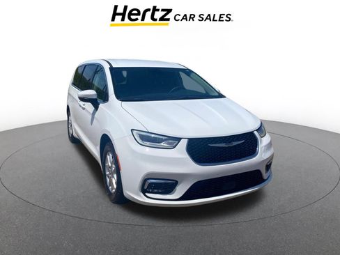 Used 2023 Chrysler Pacifica Touring-L image 1