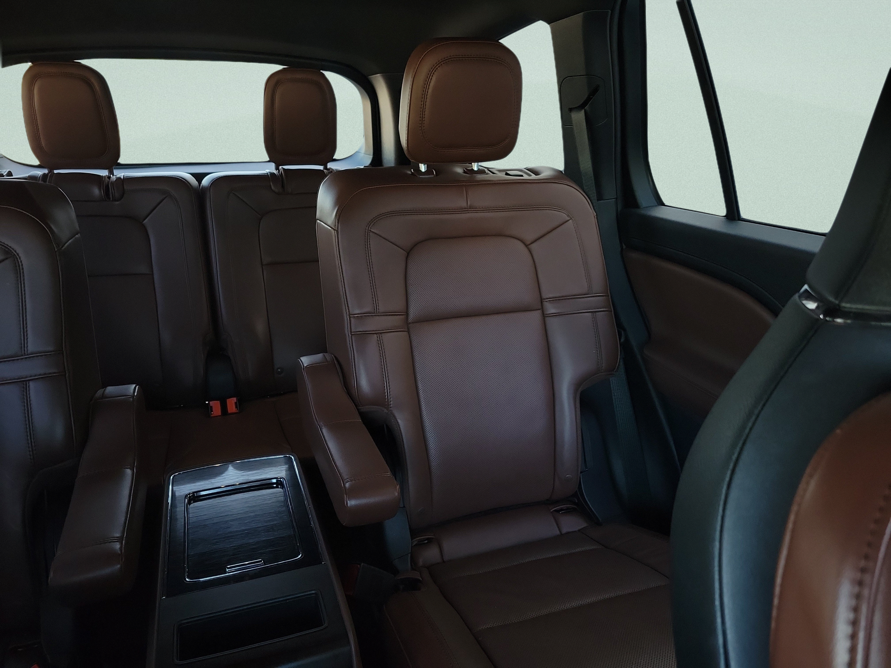 Used 2025 Lincoln Aviator Reserve w/ Equipment Group 201A AWD/4WD image 17