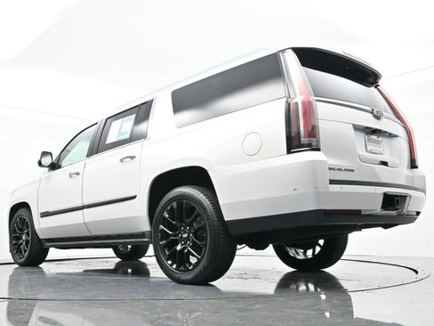 Used 2017 Cadillac Escalade ESV Luxury image 59