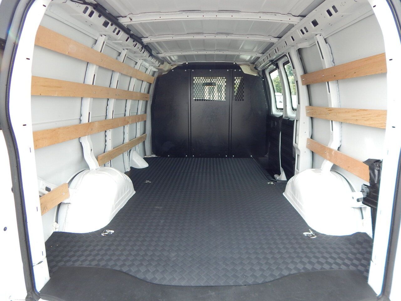 Used 2024 Chevrolet Express 2500 w/ Driver Convenience Package RWD image 3
