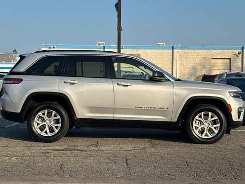 Used 2023 Jeep Grand Cherokee Limited image 8