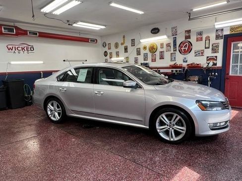 Used 2015 Volkswagen Passat TDI SEL Premium FWD image 4