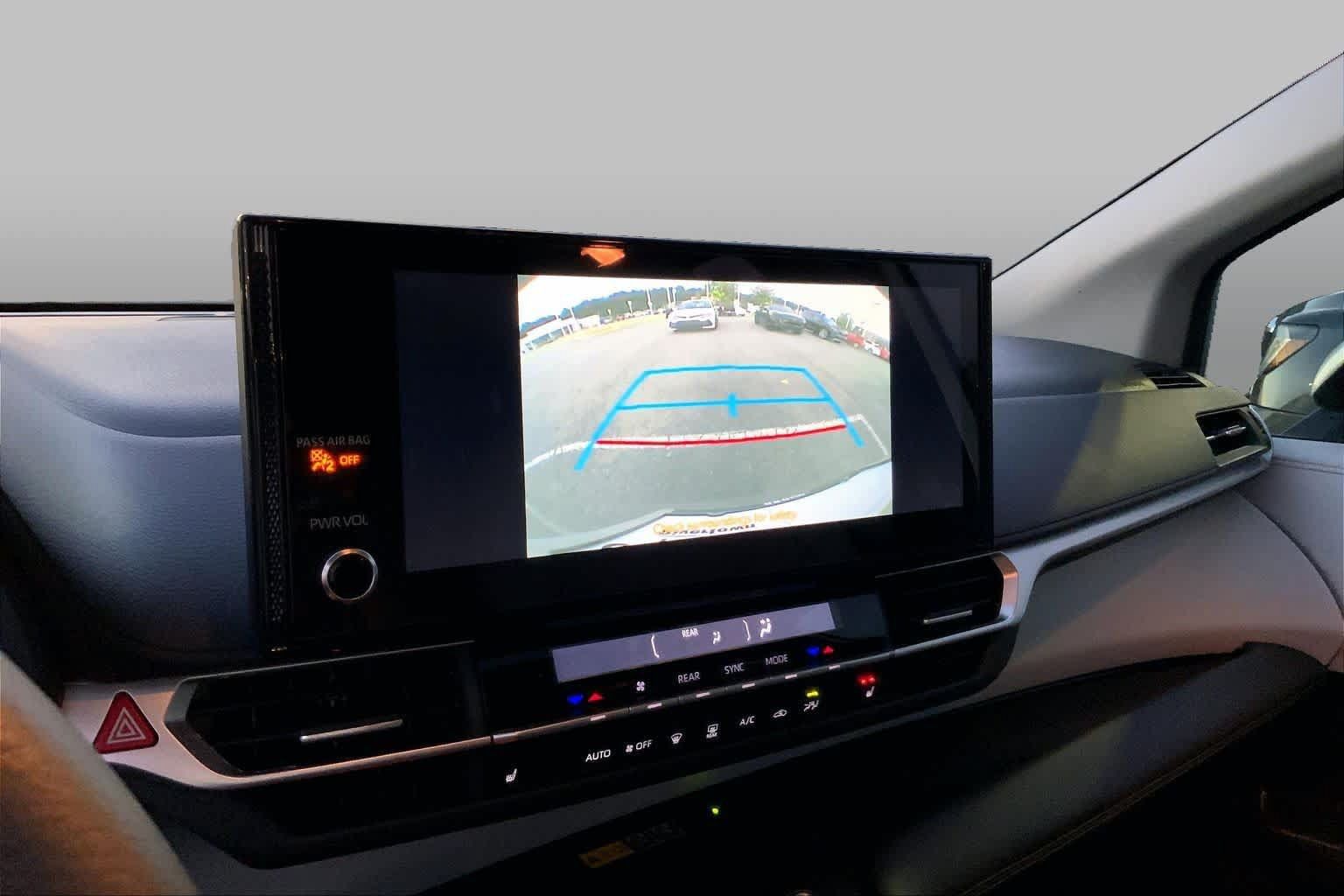 Used 2025 Toyota Sienna XLE FWD image 26