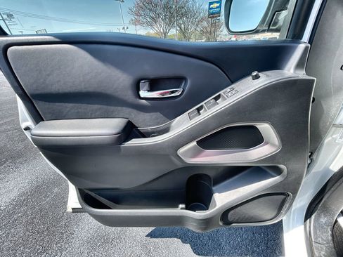 Used 2024 Nissan Frontier SV image 20