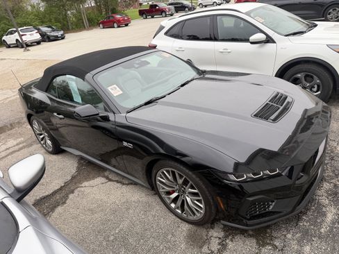 Used 2025 Ford Mustang GT Premium image 2