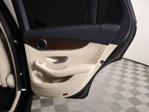 Used 2022 Mercedes-Benz GLC 300 image 27