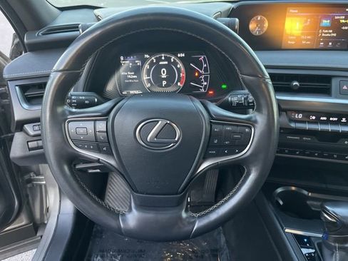 Used 2019 Lexus UX 200 w/ Premium Package image 18