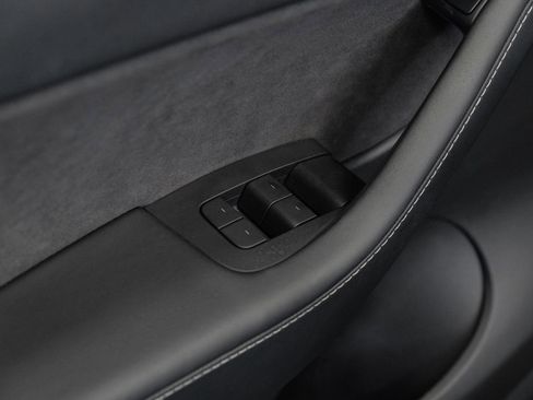 Used 2022 Tesla Model Y Long Range image 46