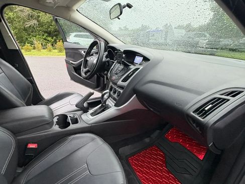 Used 2014 Ford Focus SE w/ Equipment Group 201A FWD image 14