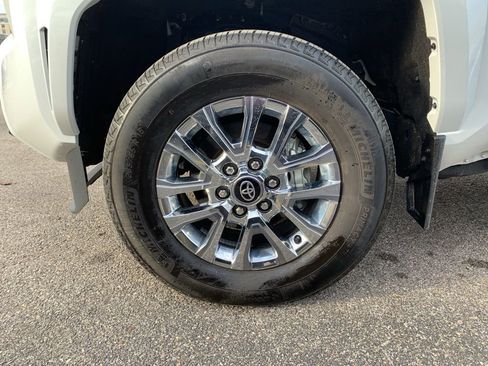 Used 2025 Toyota Tacoma Limited image 31