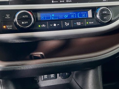 Used 2018 Toyota Highlander XLE image 16