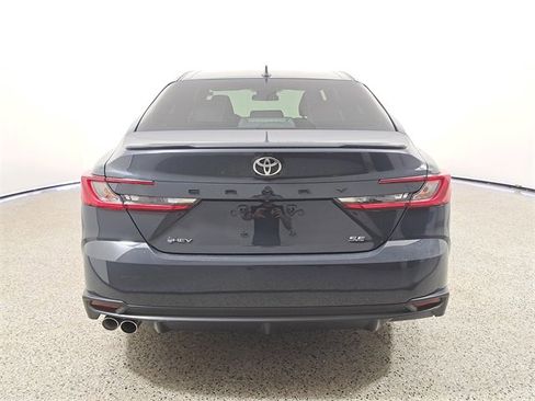 Used 2025 Toyota Camry SE image 6