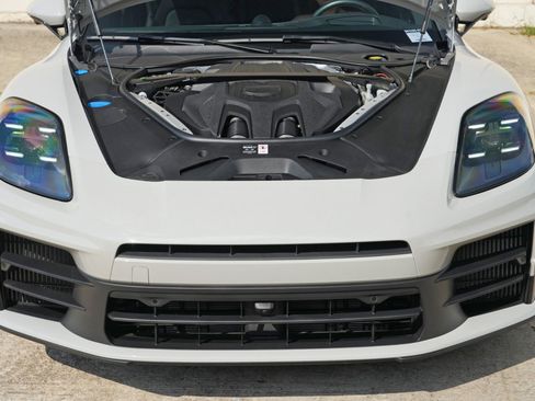 Used 2025 Porsche Panamera image 8