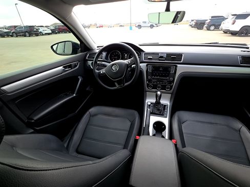 Used 2019 Volkswagen Passat 2.0T Wolfsburg w/ Wheels & Sunroof Package image 16