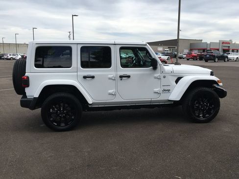 Used 2024 Jeep Wrangler Unlimited Sahara AWD/4WD image 9