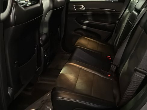 Used 2020 Jeep Grand Cherokee Altitude image 24