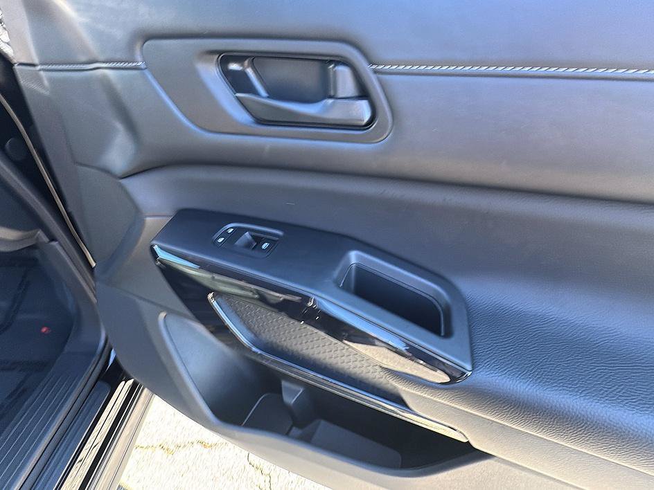 Certified 2025 Nissan Pathfinder SV FWD image 26