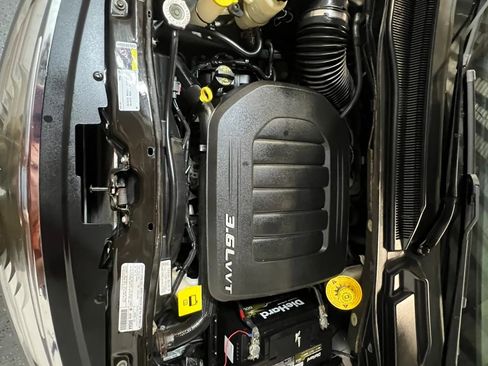 Used 2013 Chrysler Town & Country Touring-L w/ Driver Convenience Group FWD image 10