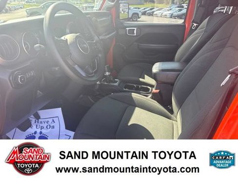 Used 2018 Jeep Wrangler Unlimited Sport AWD/4WD image 11