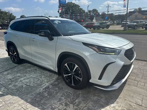 Used 2022 Toyota Highlander XSE FWD image 8