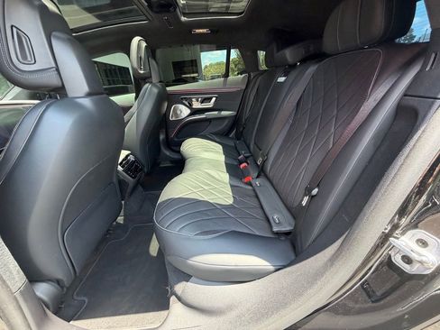 Used 2023 Mercedes-Benz EQS 580 4MATIC Sedan image 33
