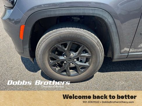 Used 2025 Jeep Grand Cherokee L Altitude RWD image 18