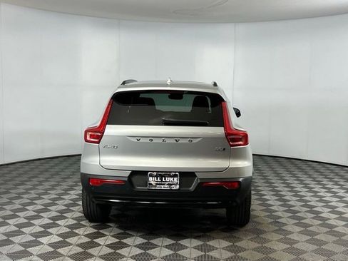 Used 2024 Volvo XC40 B5 Plus image 9