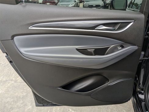 Used 2024 Buick Enclave Premium image 28