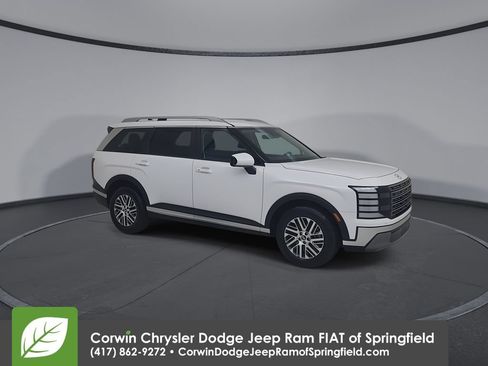 Used 2026 Hyundai Palisade SEL FWD image 2