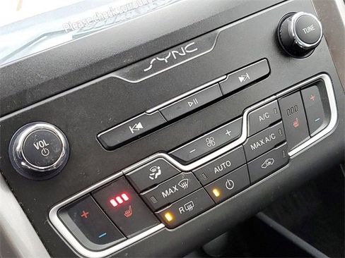 Used 2020 Ford Fusion SE image 19