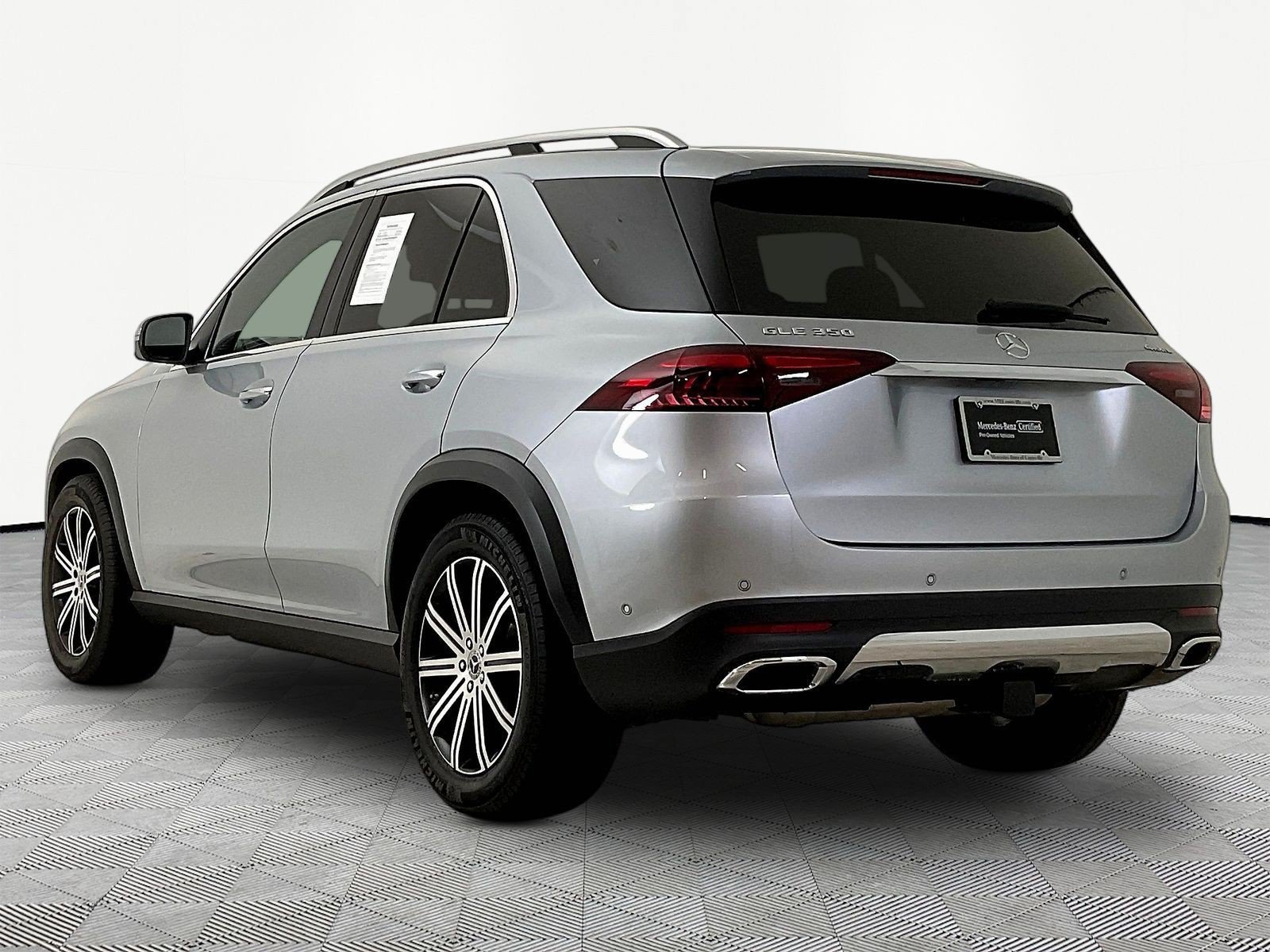 Certified 2025 Mercedes-Benz GLE 350 4MATIC image 4