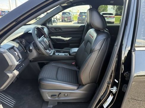 Used 2026 Nissan Pathfinder Rock Creek AWD/4WD image 11