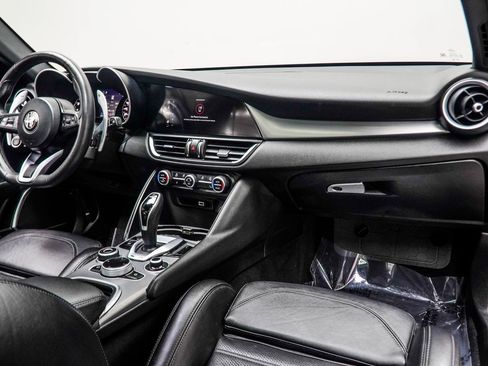 Used 2023 Alfa Romeo Giulia Veloce image 17