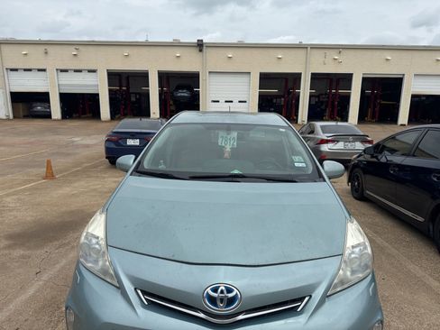 Used 2013 Toyota Prius V Five image 17