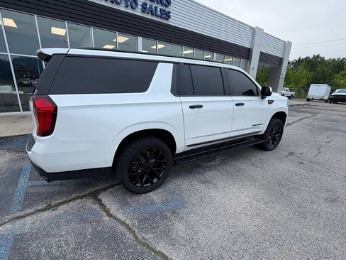 Used 2022 GMC Yukon XL Denali w/ Denali Premium Package AWD/4WD image 4