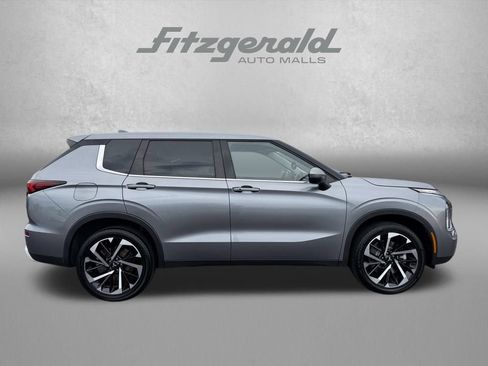 Used 2023 Mitsubishi Outlander SE AWD/4WD image 11