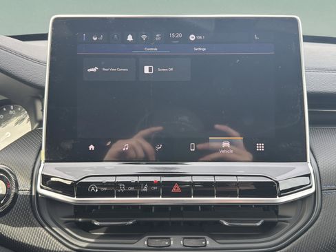 New 2026 Jeep Compass Latitude image 16