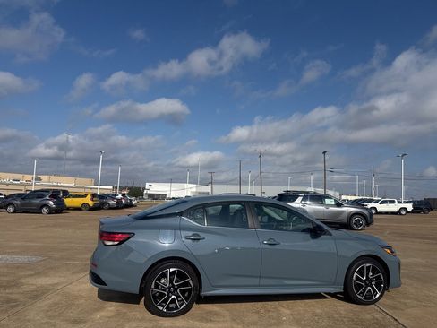 Certified 2025 Nissan Sentra SR image 24